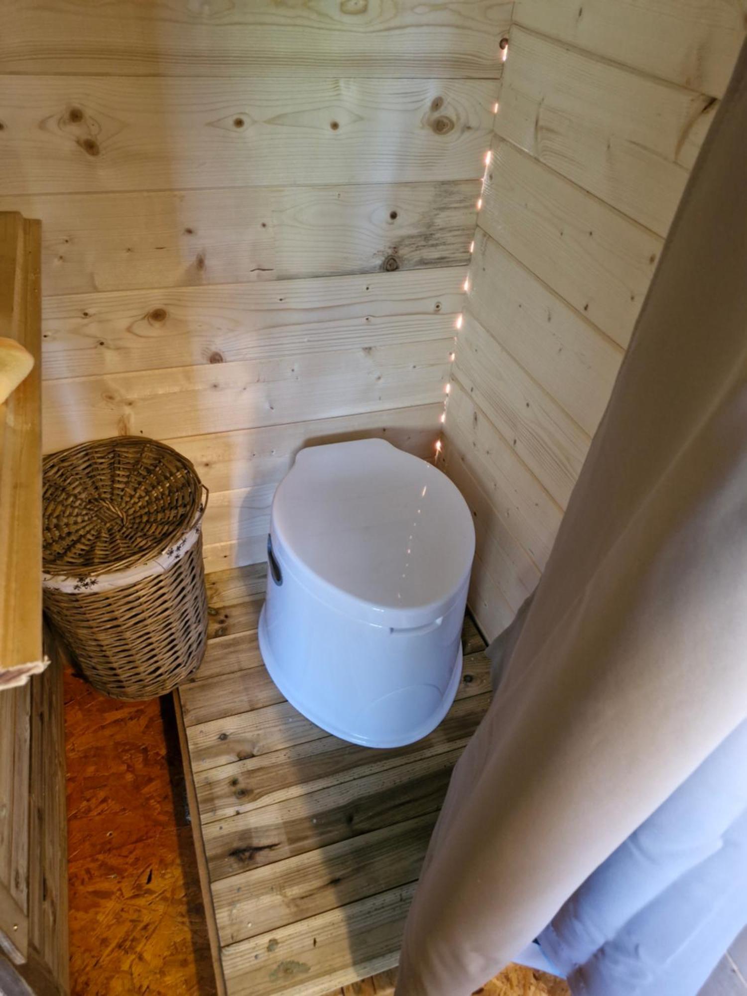 La Cabane Des Lucioles Saint-Julien-Boutieres Esterno foto