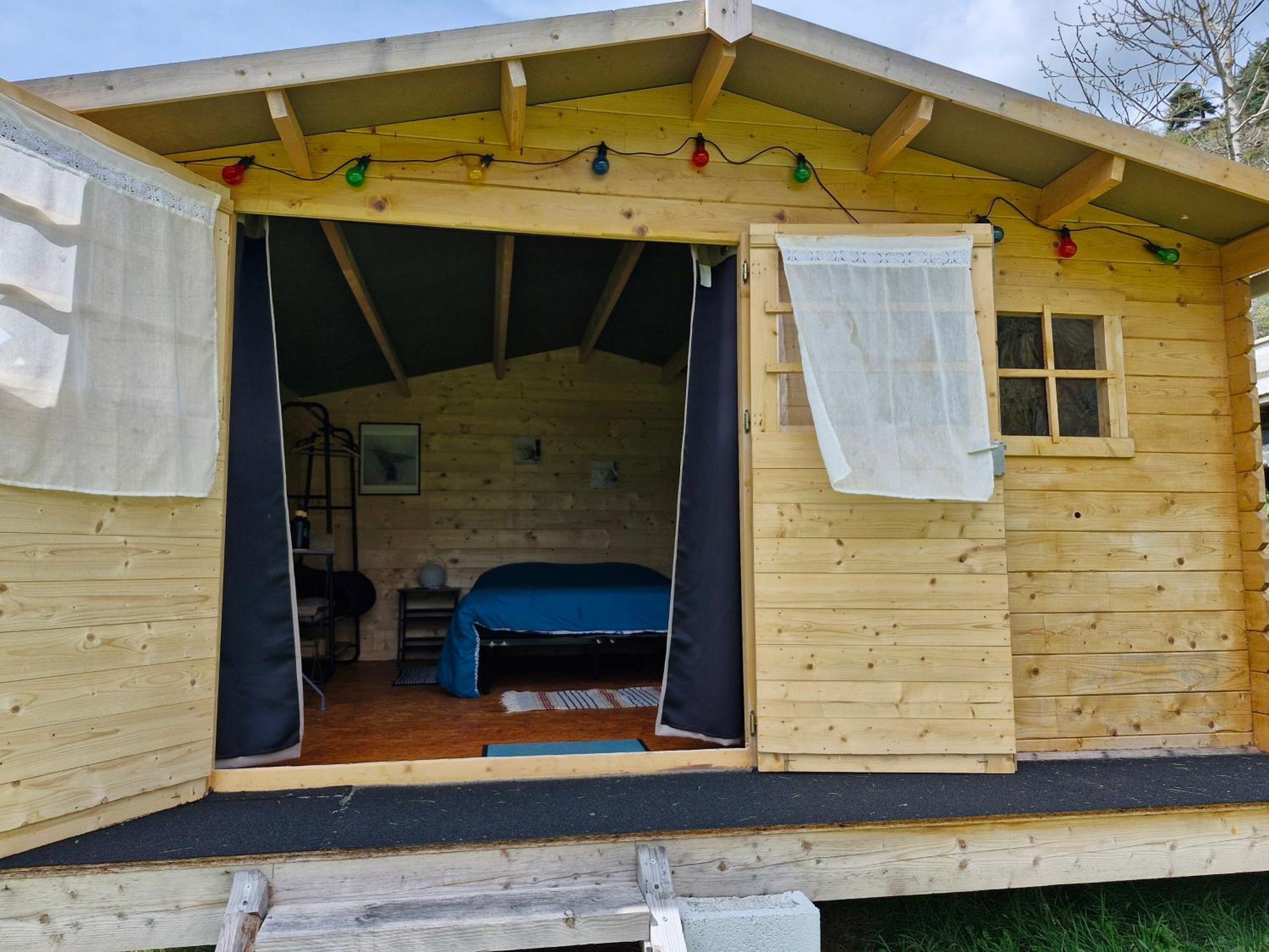 La Cabane Des Lucioles Saint-Julien-Boutieres Esterno foto