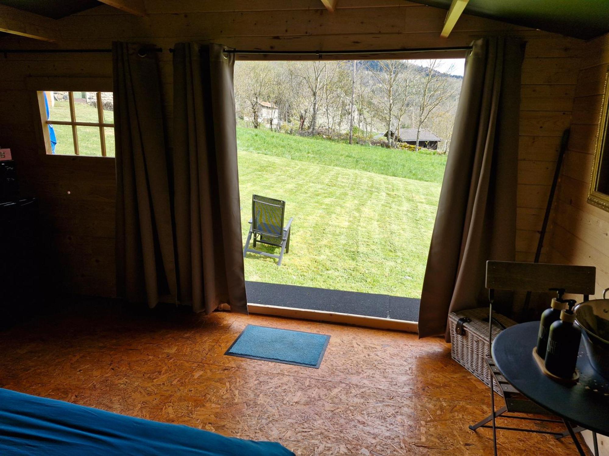 La Cabane Des Lucioles Saint-Julien-Boutieres Camera foto