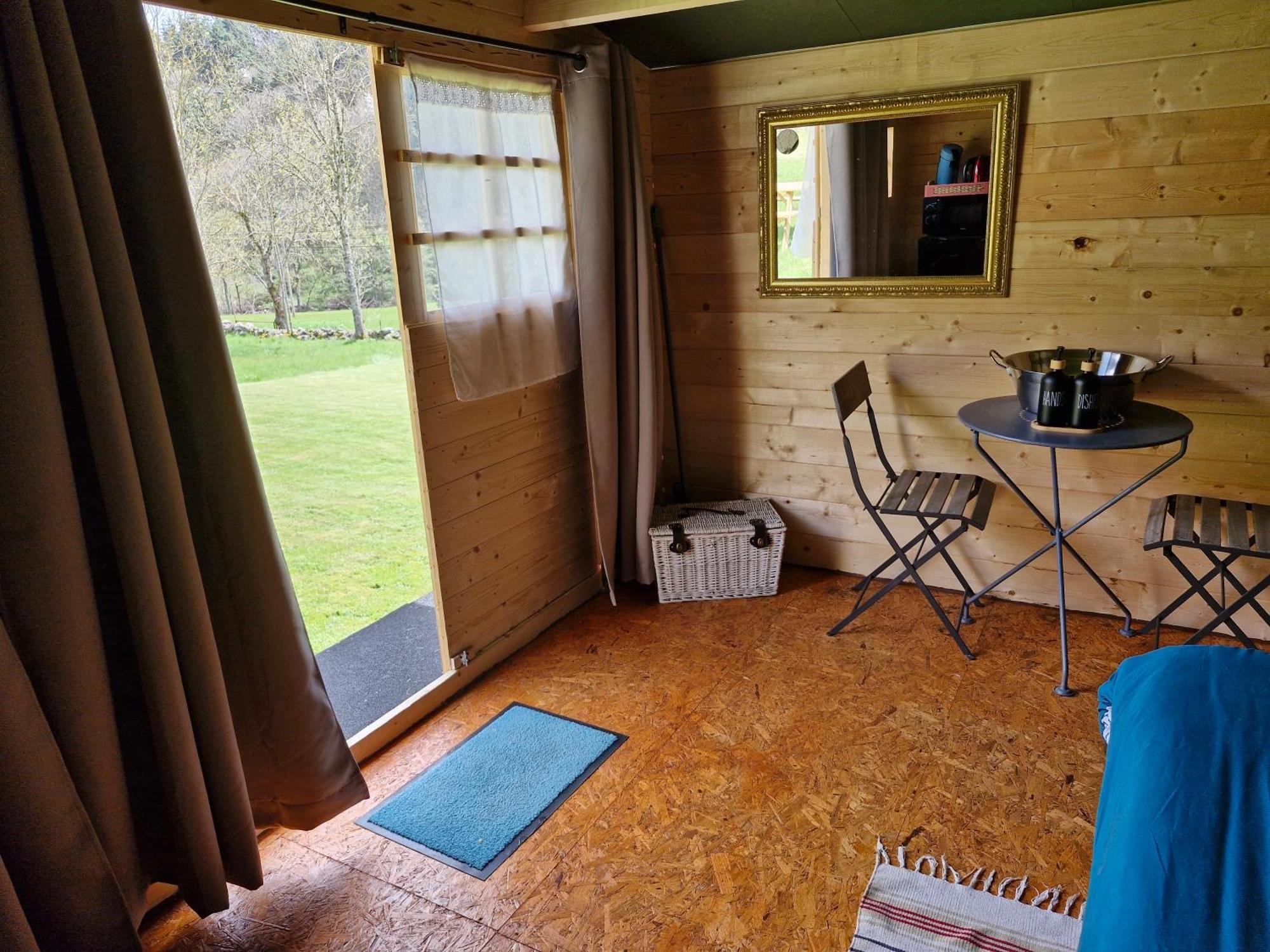La Cabane Des Lucioles Saint-Julien-Boutieres Camera foto